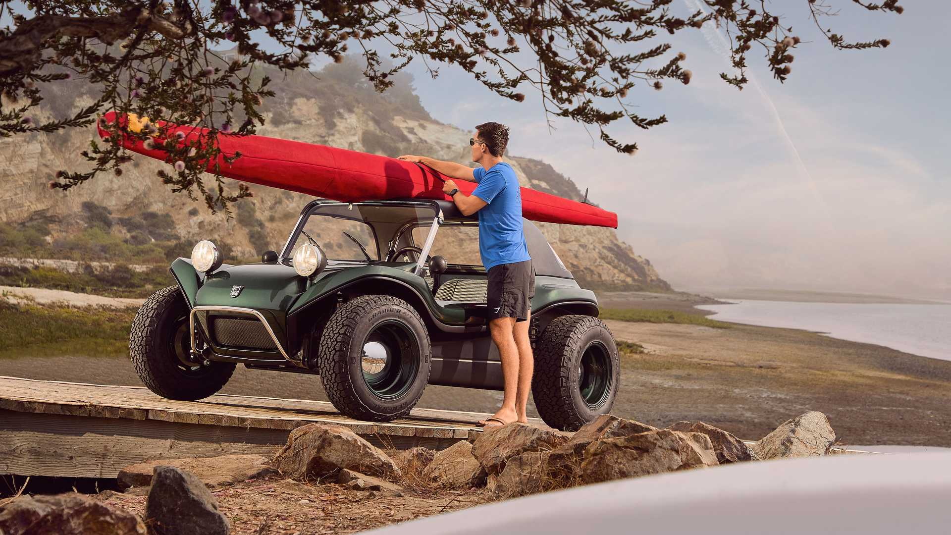 Buggy Meyers Manx 2.0 com surfista