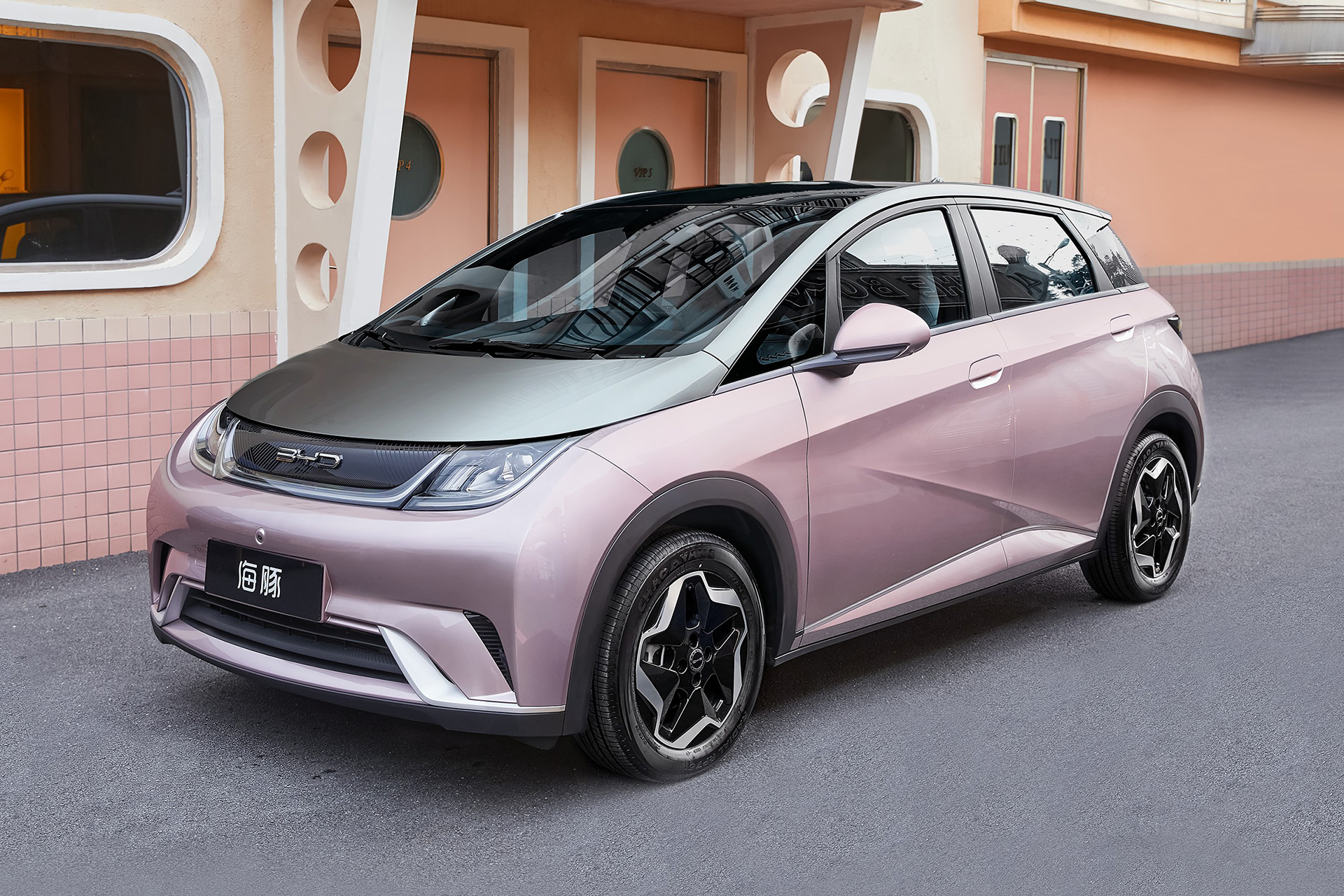 Modelo brigaria com o segundo n&iacute;vel de el&eacute;tricos do pa&iacute;s, que inclui Zoe, Leaf e Bolt