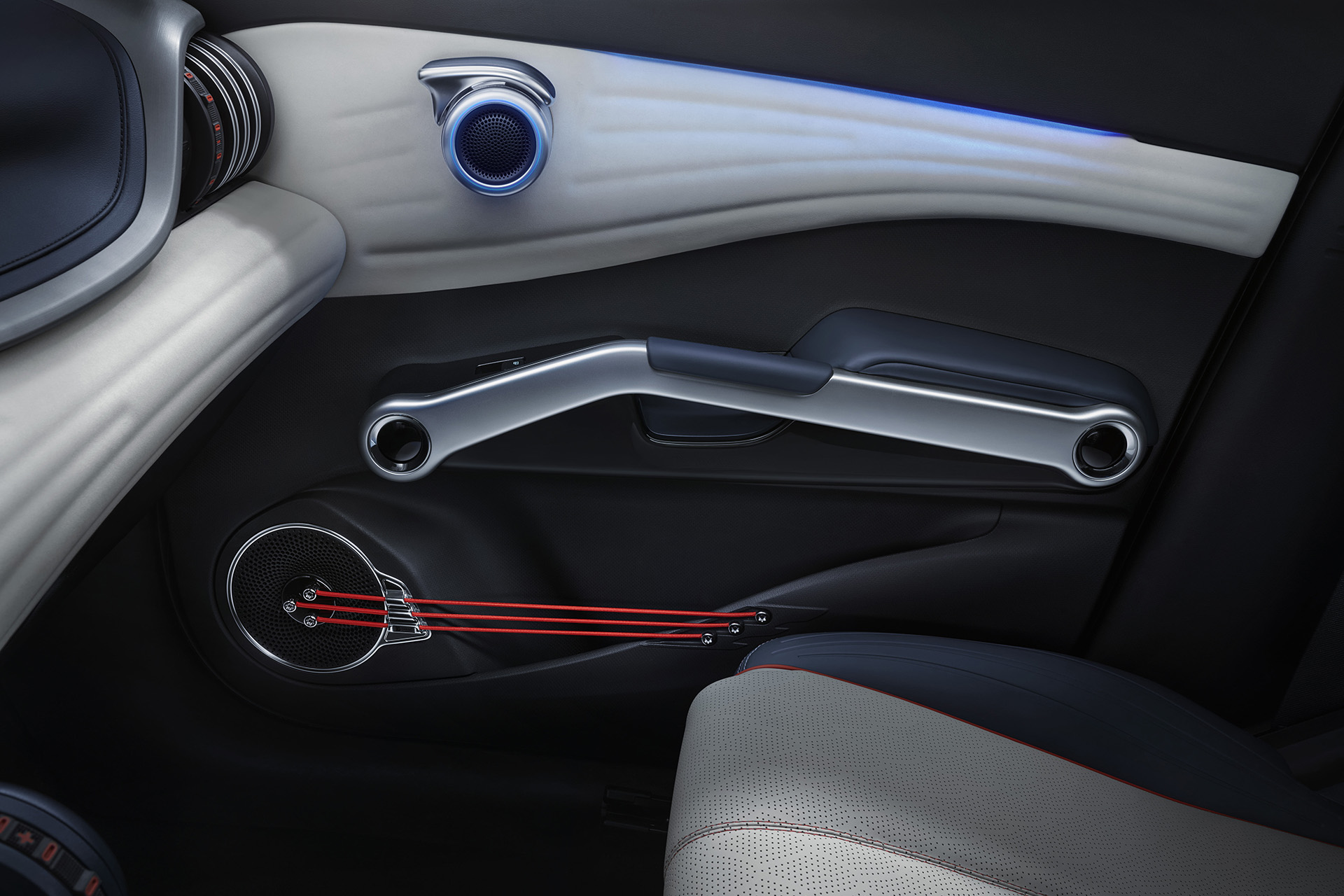 Cordinhas na porta s&atilde;o tensionadas para emitir notas musicais