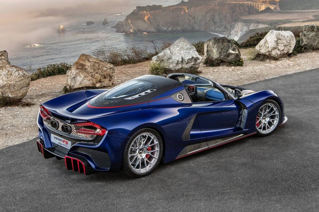 hennessey-venom-f5-roadster Motor é envolvido por vidro temperado para suportar altas temperaturas