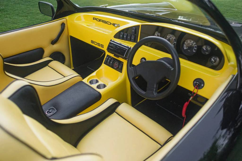 Barco Porsche 911 interior