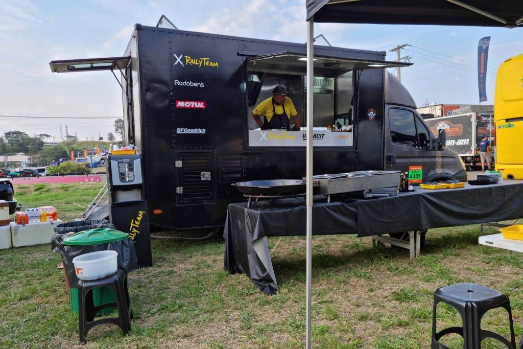 Maior equipe do Rally dos Sertões tem 6 motorhomes e food truck próprio