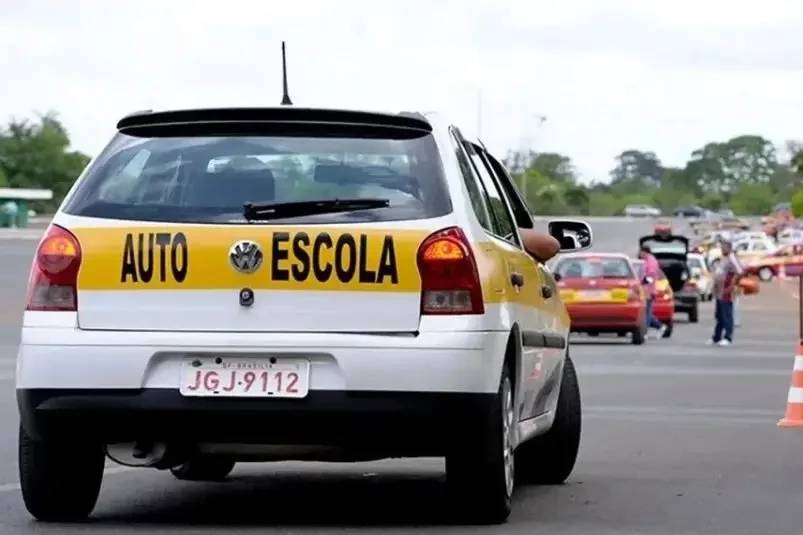 CNH poderá ser obtida sem autoescola e com exame em carro automático