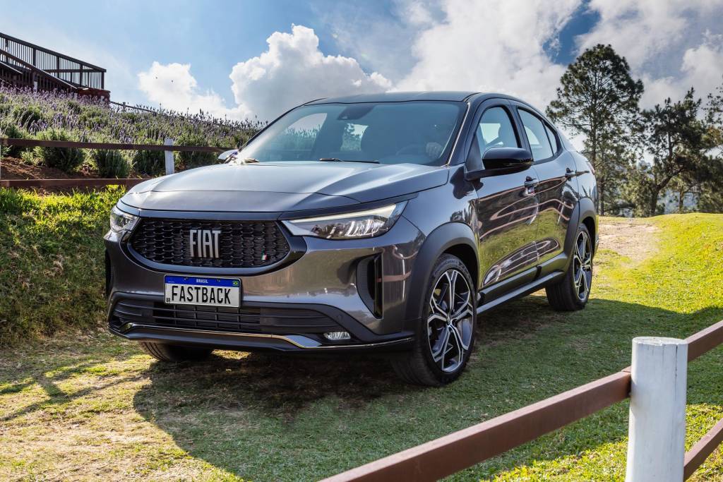 Fiat Fastback híbrido tem consumo revelado e chega em novembro