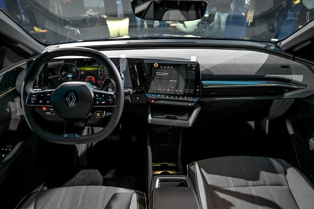 Nosso correspondente na Europa n&atilde;o gostou do acabamento interno do M&eacute;gane E-Tech: 