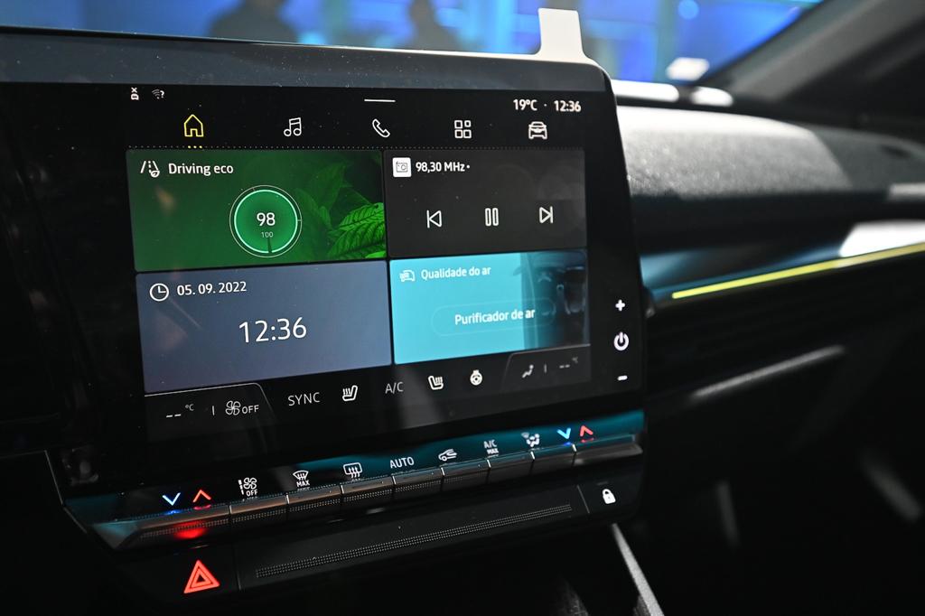 Qualidade das telas &eacute; ponto forte da cabine do el&eacute;trico