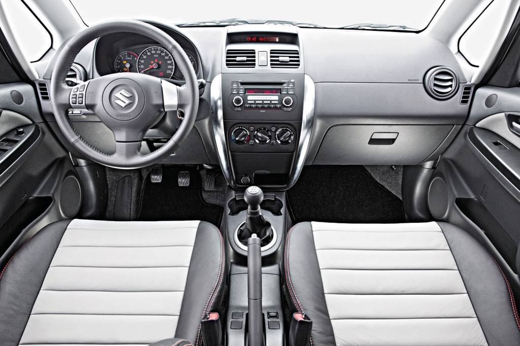 Interior do SX4, modelo 2009 da Suzuki, testado pela revista Quatro Rodas. Interior do SX4, modelo 2009 da Suzuki, testado pela revista Quatro Rodas.