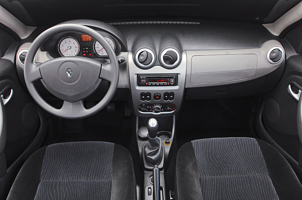Renault Sandero Privilége 1.6 16V 2008, durante teste da revista Quatro Rodas Renault Sandero Privilége 1.6 16V 2008, durante teste da revista Quatro Rodas