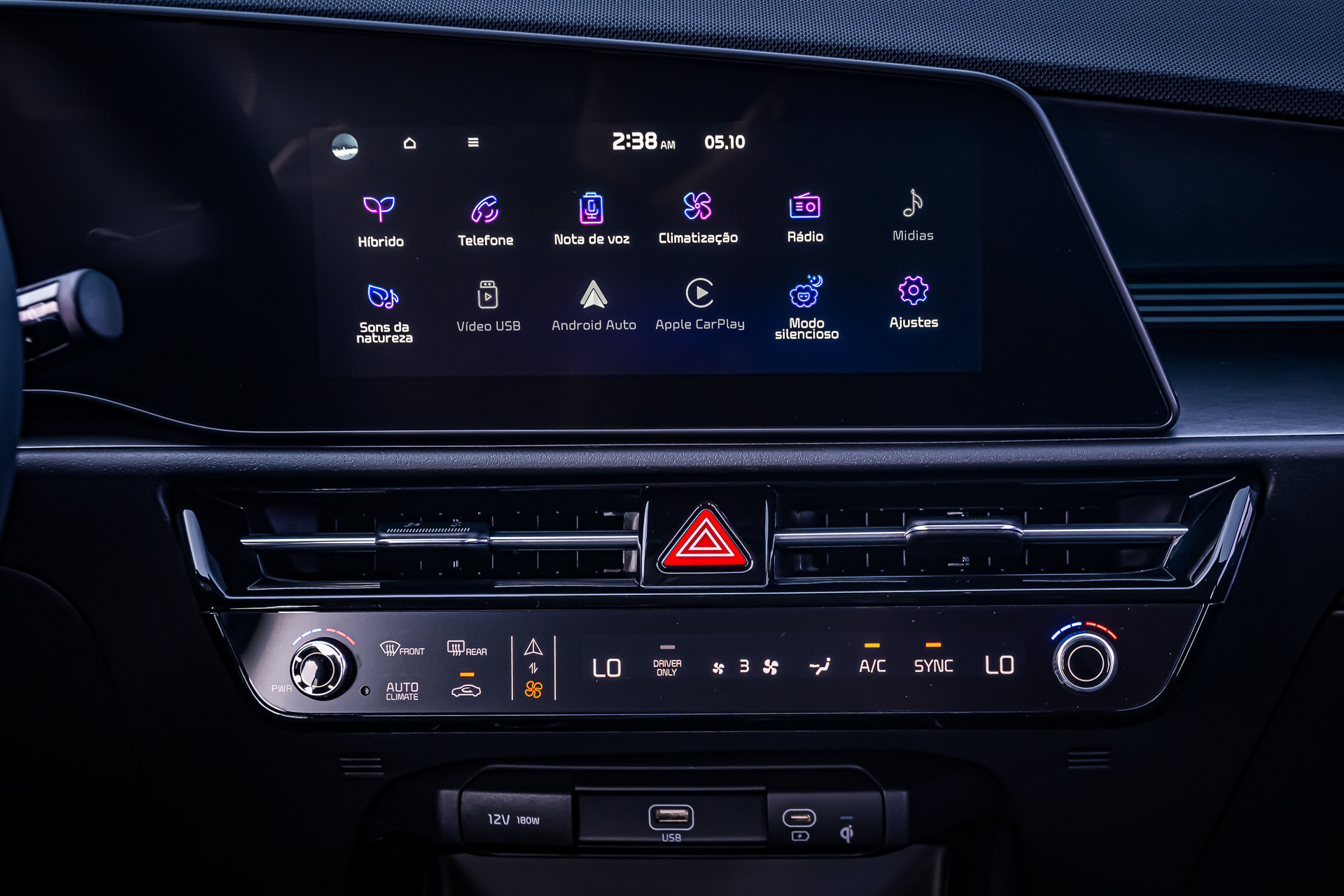 Comando touchscreen do ar-condicionado &eacute; elegante sem pecar na fun&ccedil;&atilde;o
