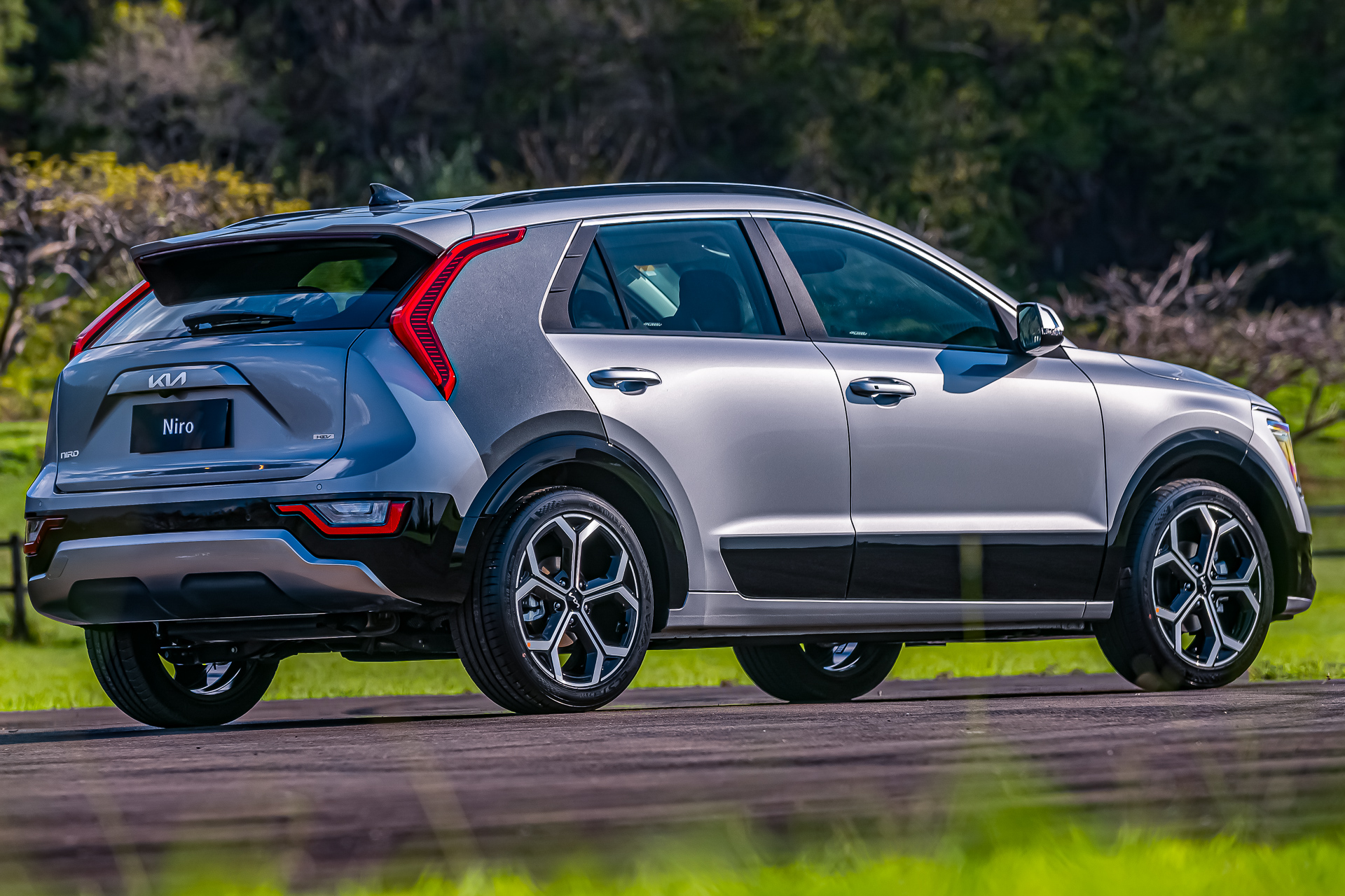 Coluna pintada &eacute; opcional gratuito da vers&atilde;o mais cara. &Eacute; poss&iacute;vel criar combina&ccedil;&otilde;es bem chamativas, com direito a tom de laranja no cat&aacute;logo