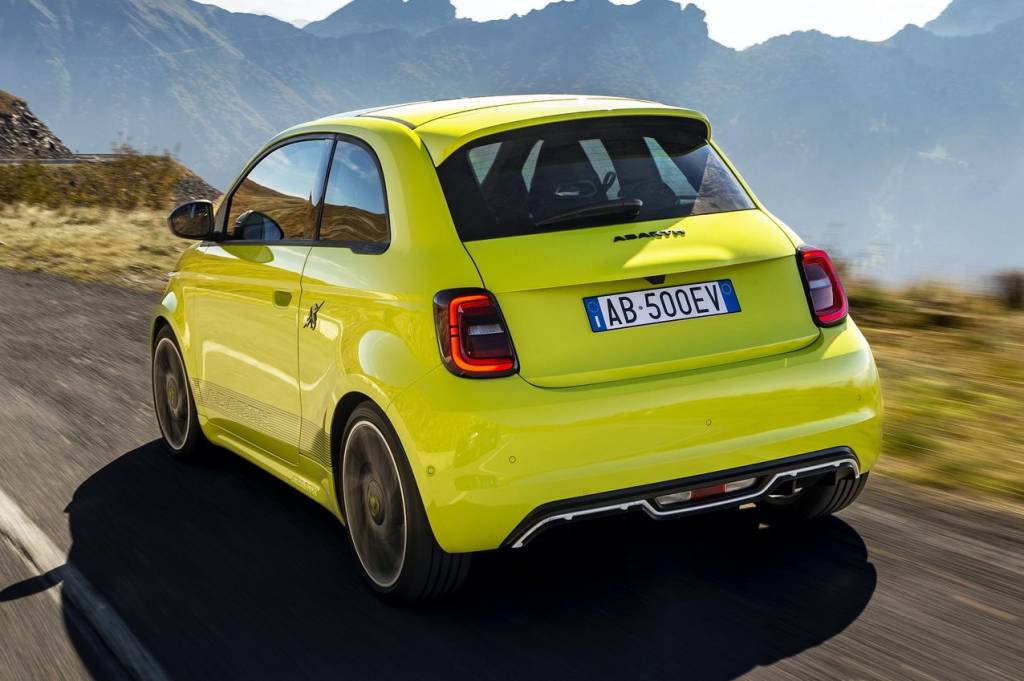Abarth-595e-8 Abarth 500e traseira