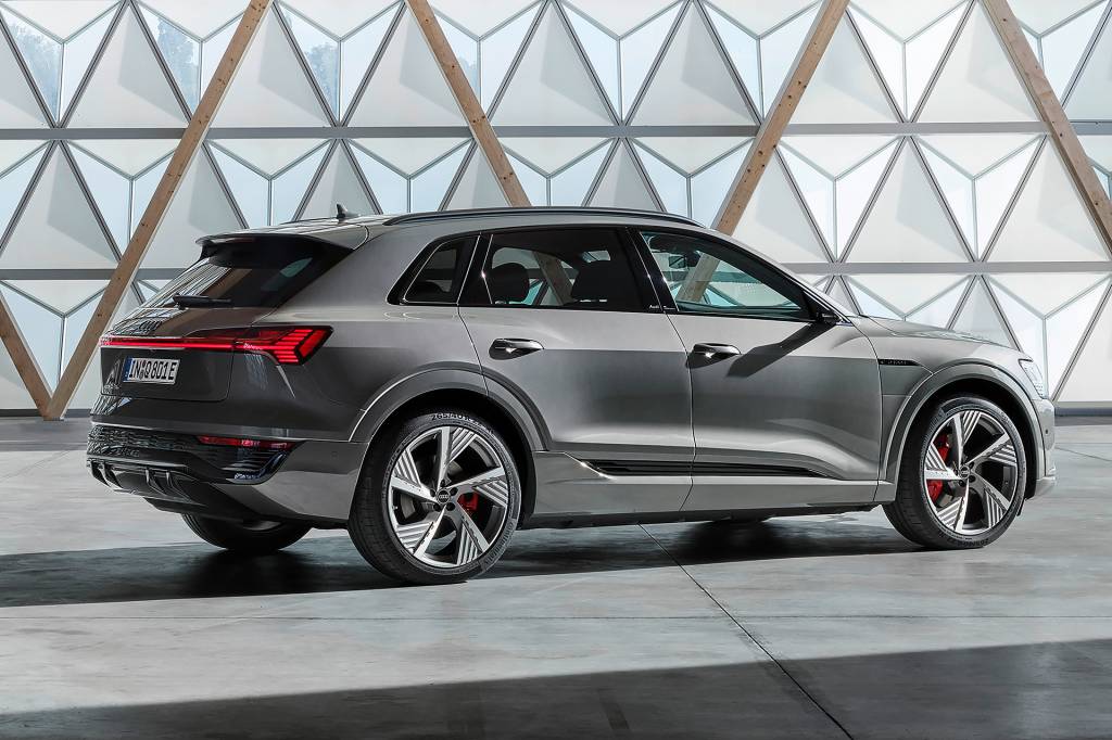 Audi Q8 e-tron quattro Audi planeja expandir sua rede de carregadores ultrarrápidos e, assim, facilitar a vida dos clientes