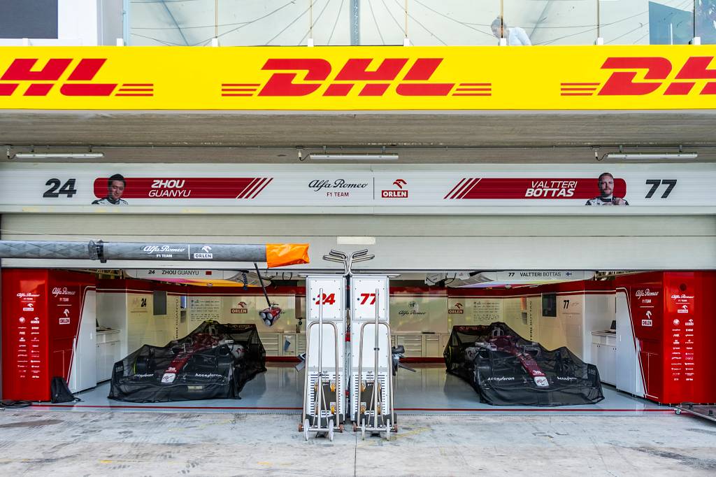 Transportadora da F1 aposta em combustível verde e elétricos pra zerar CO2