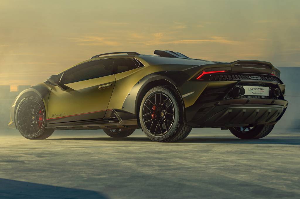 Lamborghini Huracán Sterrato tem rack de teto e é mais off-road que o Urus