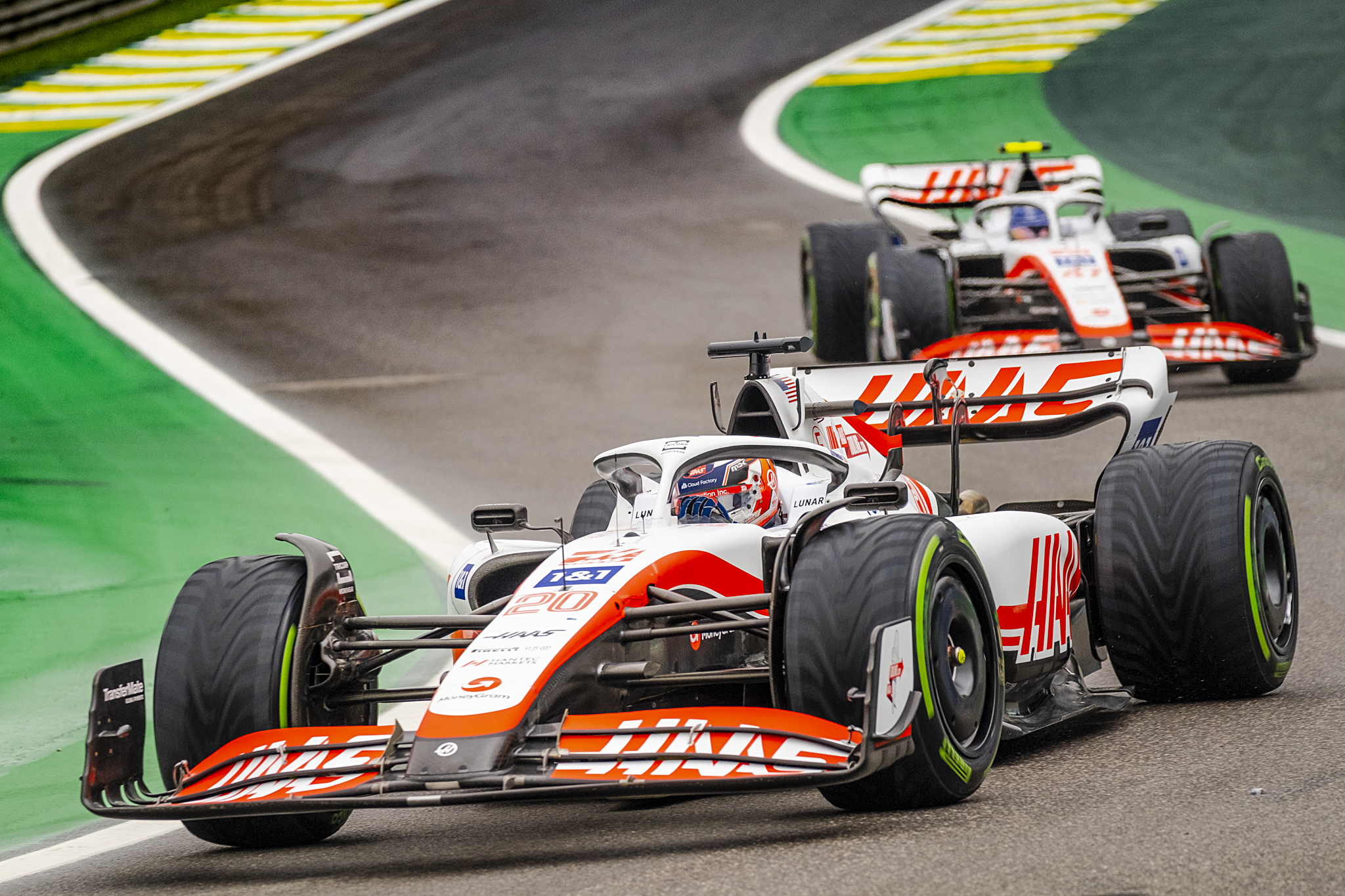 F1: Magnussen garante a primeira pole da Haas e faz história em Interlagos