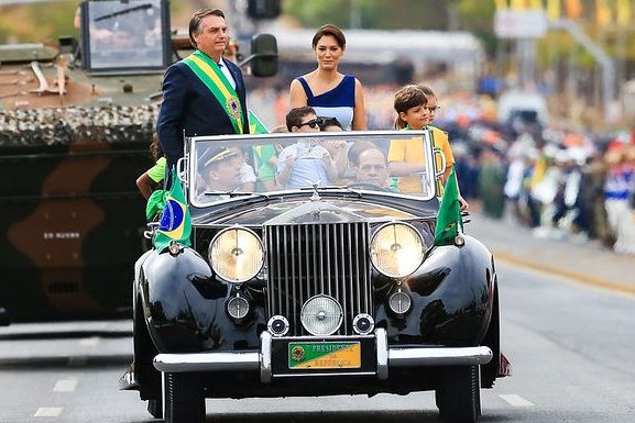 Governo Bolsonaro teria danificado Rolls-Royce presidencial, diz Janja