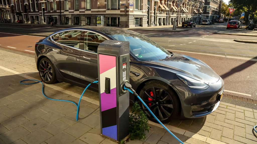 rick-govic-rLTjEVGXNBA-unsplash2 Efeito dominó no suprimento energético da Europa pode prejudicar donos de carros elétricos na Suíça