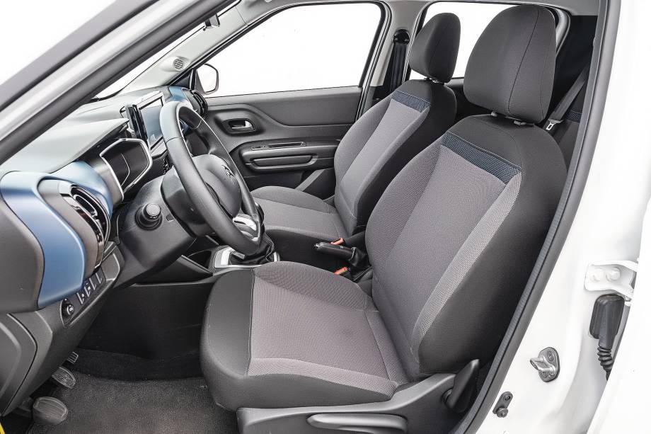 Posição de dirigir no C3 é mais alta. Espaço traseiro para as pernas é generoso. Posição de dirigir no C3 é mais alta. Espaço traseiro para as pernas é generoso.