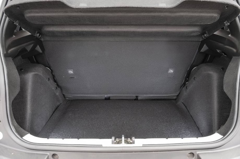 Porta-malas &eacute; um pouco menor, com 315 litros