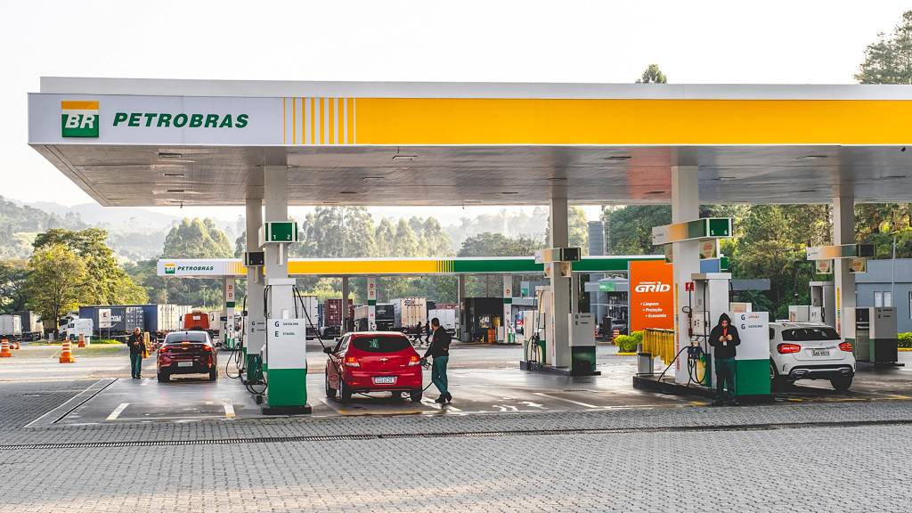 Gasolina e álcool aditivados valem a pena? Veja vantagens e desvantagens