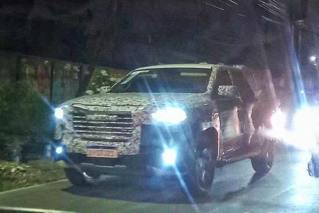 Ram 1200 flagra (2) Camuflagem leve reforça que a nova picape será uma