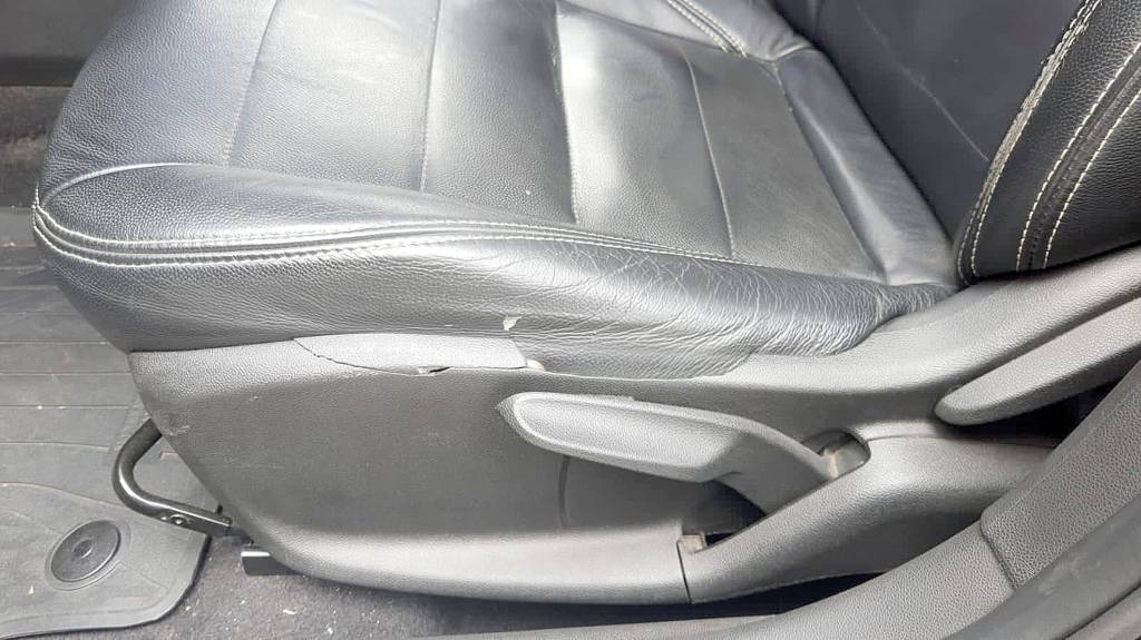 Fragilidade no acabamento incomoda donos dos Chevrolet Onix e Tracker