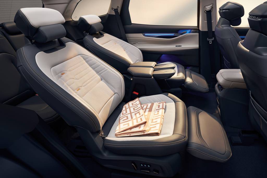 Ford Edge L (3) Ford Edge L (3)