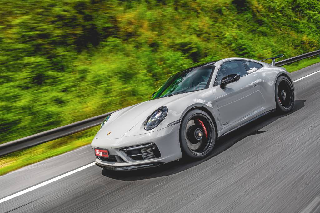 Porsche 911 GTS é tão divertido quanto o Turbo e custa BEM menos