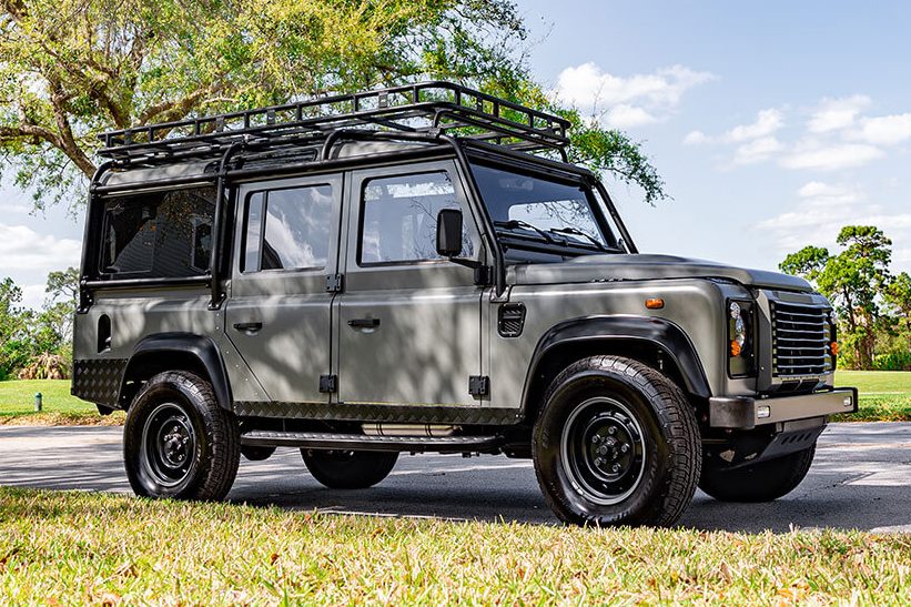 Land Rover Defender é equipado com motor de Tesla por preparadora dos EUA
