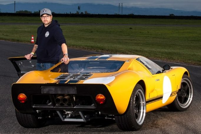 Peça a peça, francês leva quatro anos para construir seu próprio Ford GT40