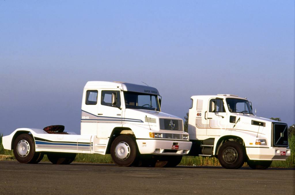Teste Comparativo Mercedes-Benz 1941 e o Volvo NL12 400 Power. Teste Comparativo Mercedes-Benz 1941 e o Volvo NL12 400 Power