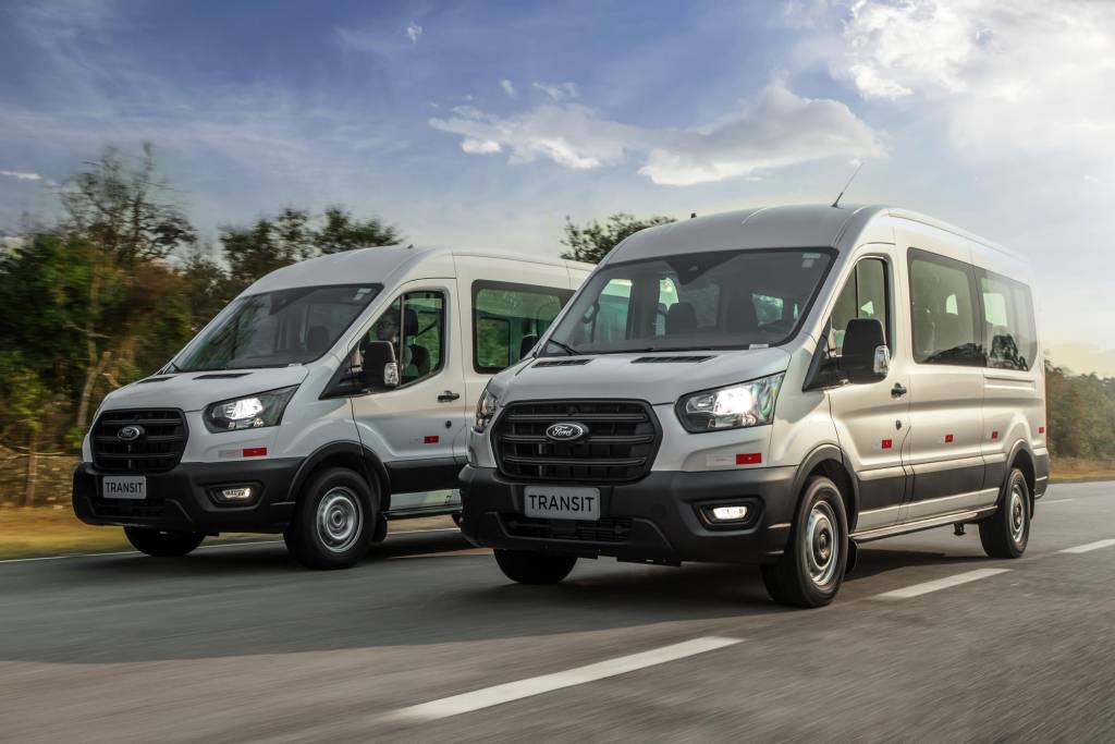 Ford Transit automática estreia mecânica da nova Ranger e custa R$ 274.500