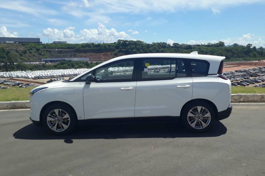 WhatsApp Image 2023-03-22 at 15.47.34 Bestune B05 desembarcou em Vitória (ES) para iniciar processo de homologação