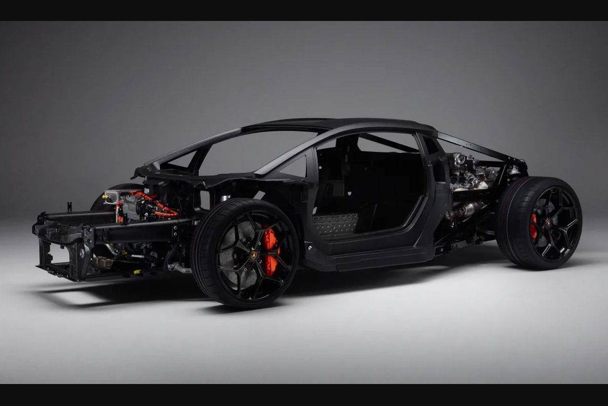 Novo Lamborghini V12 híbrido tem modo ‘cidade’ limitado a 180 cv