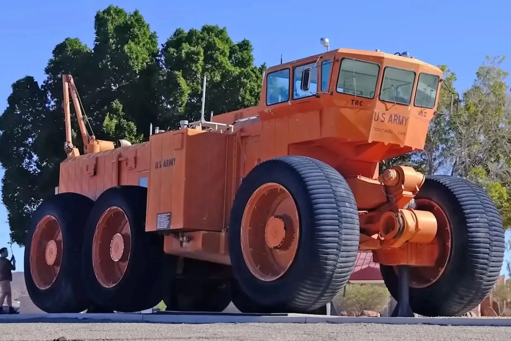 Esse trem terrestre da Segunda Guerra tem cozinha, camas e até banheiro