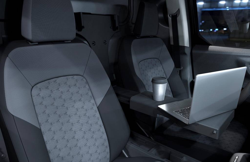 2023_FORD_E-TRANSIT_COURIER_BulkheadTable_03-LOW Ford E-Transit Courier