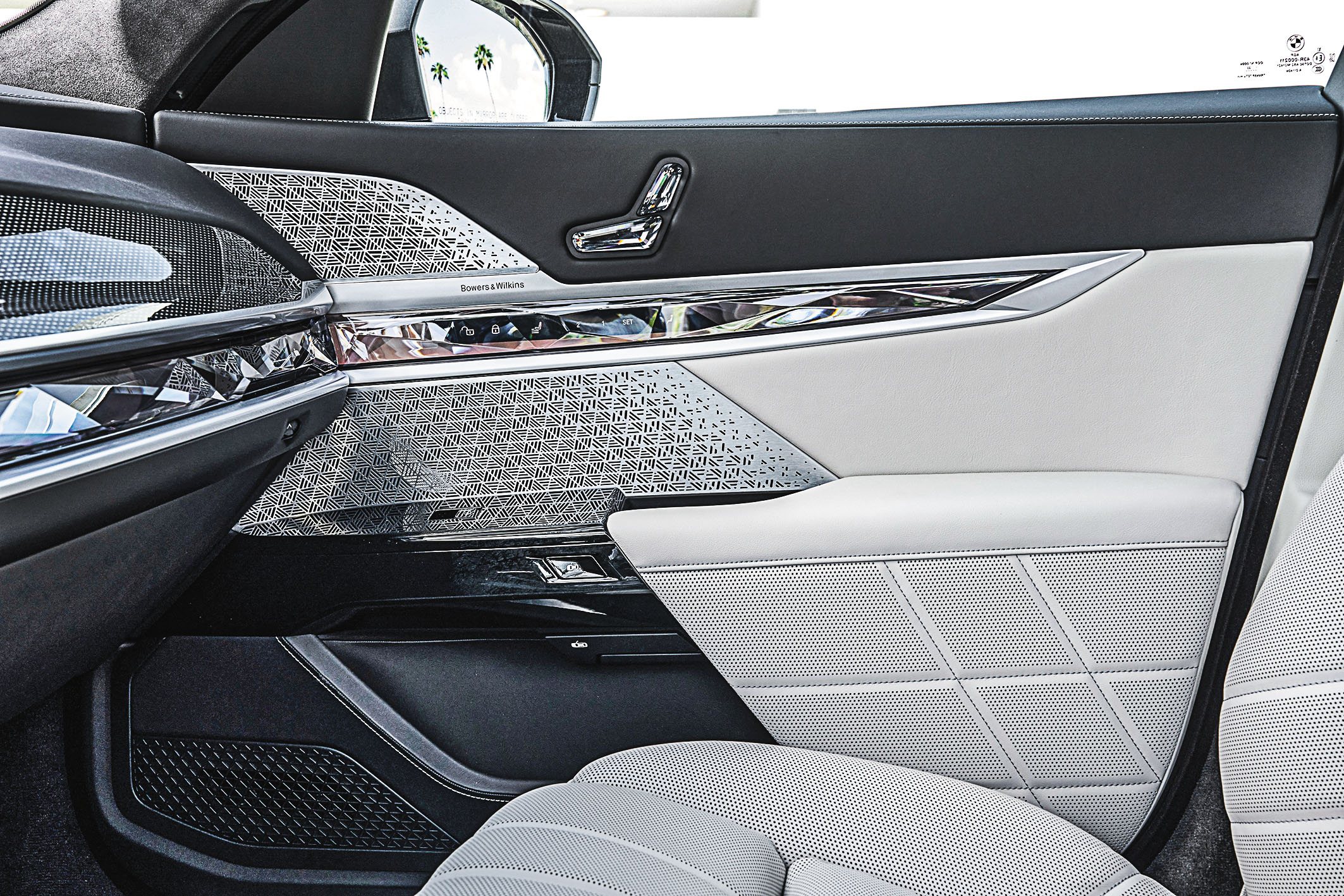 BMW_i7_xDrive_Frozen Deep Grey_Interior_005