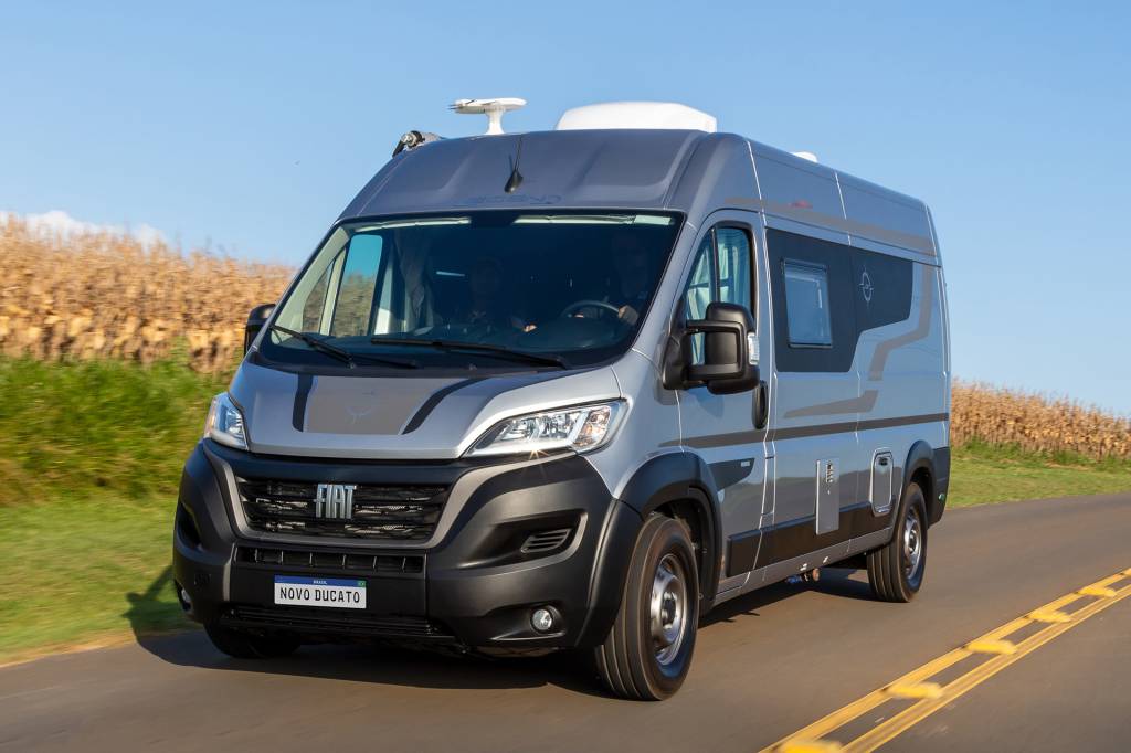 Fiat Ducato ganha motor e cara novos e oferece de motorhome a ambulância