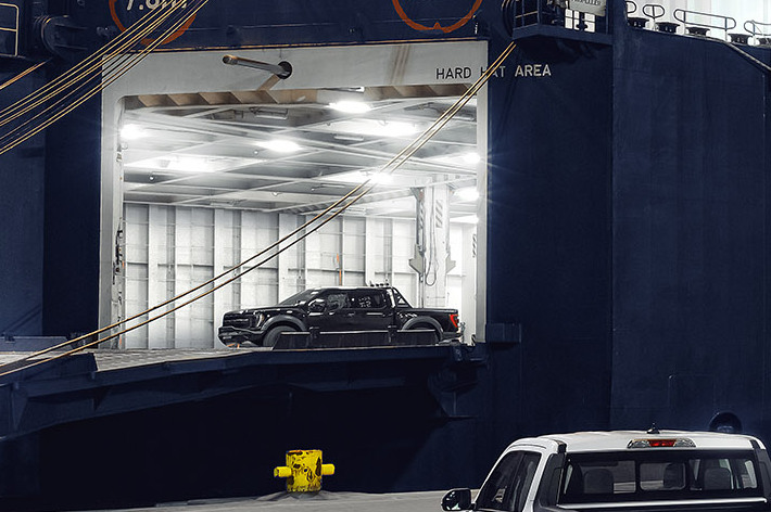 Ford Maverick Hybrid-Porto Vitoria-1 F-150 Raptor aparece desembarcando do navio