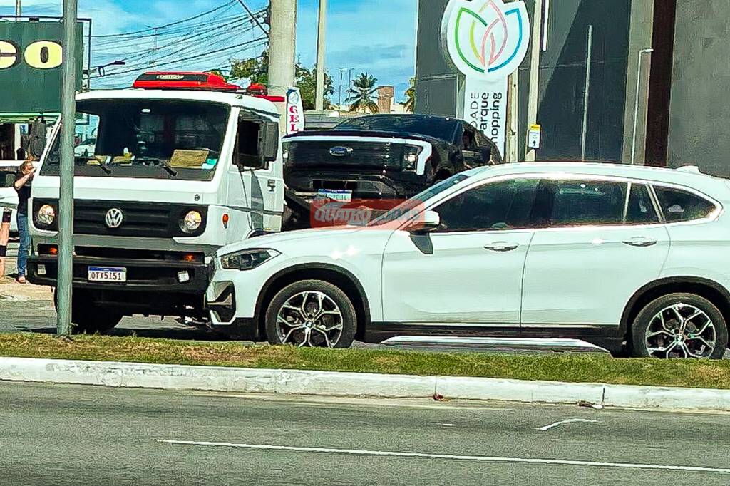 Placa verde deixa claro que essa unidade não foi importada de maneira independente