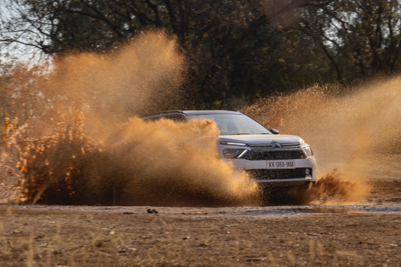 Citroën C3 Aircross revela painel digital e ventilação no teto em flagras