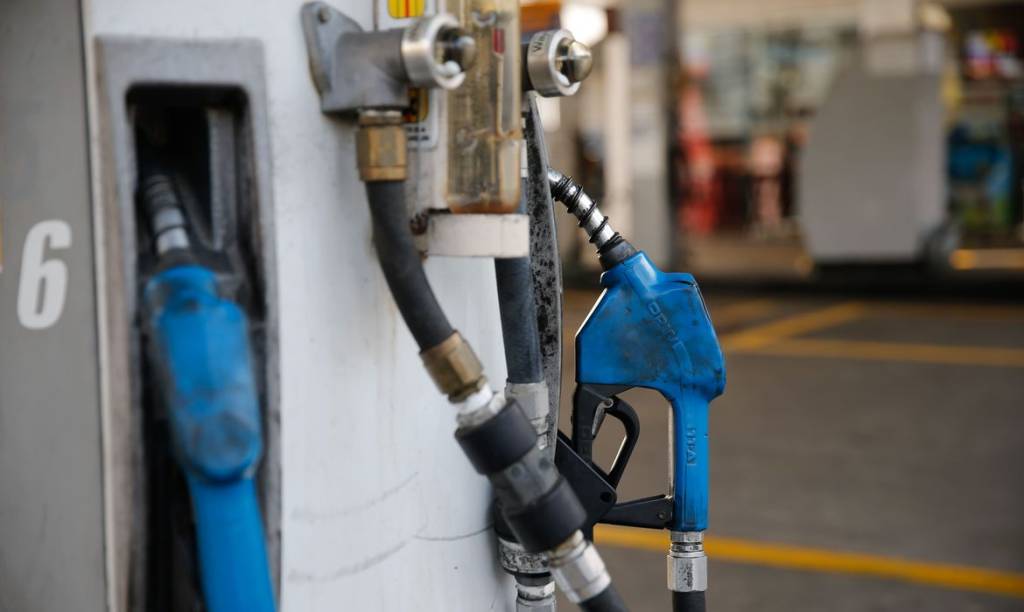 Governo define ICMS único para gasolina e álcool; preço sobe em junho