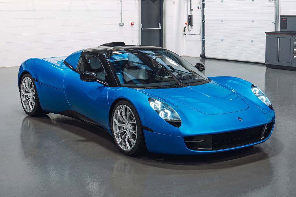 GMA T.33 Spider é conversível com motor V12 e porta-malas lateral