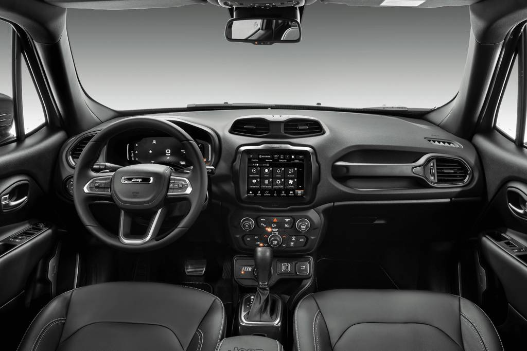 Interior do Jeep Renegade Série S Versões mais caras ganham airbag extra, bancos em couro, central multimídia melhor e quadro de instrumentos digital, entre outros itens