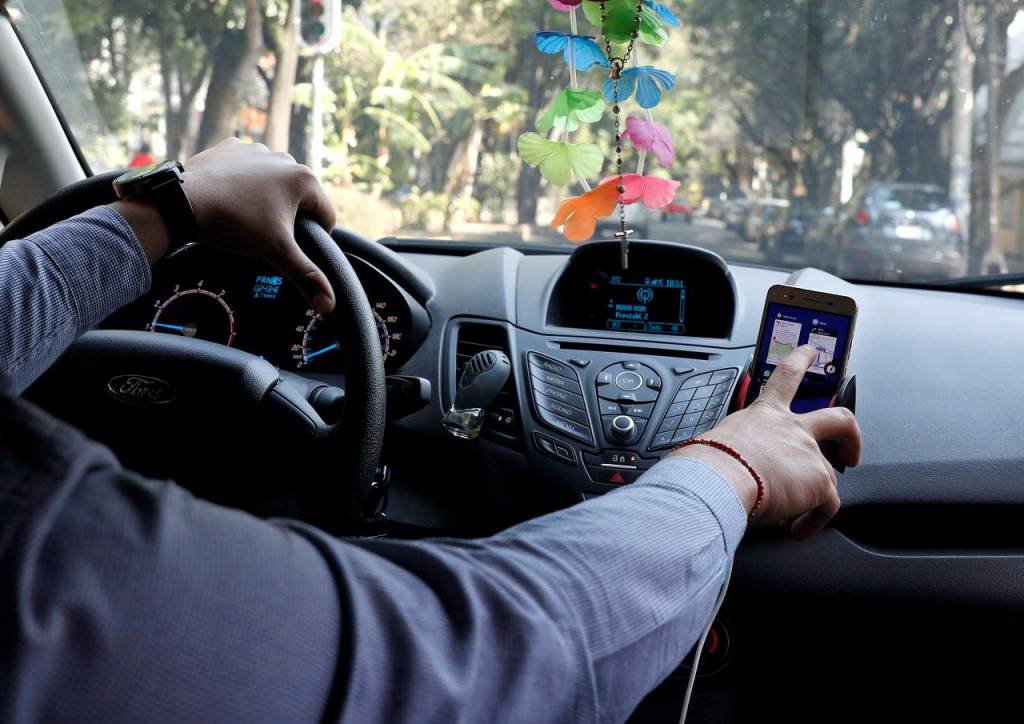 Uber Nova lei para motoristas de aplicativos exclui motos e exige transparência