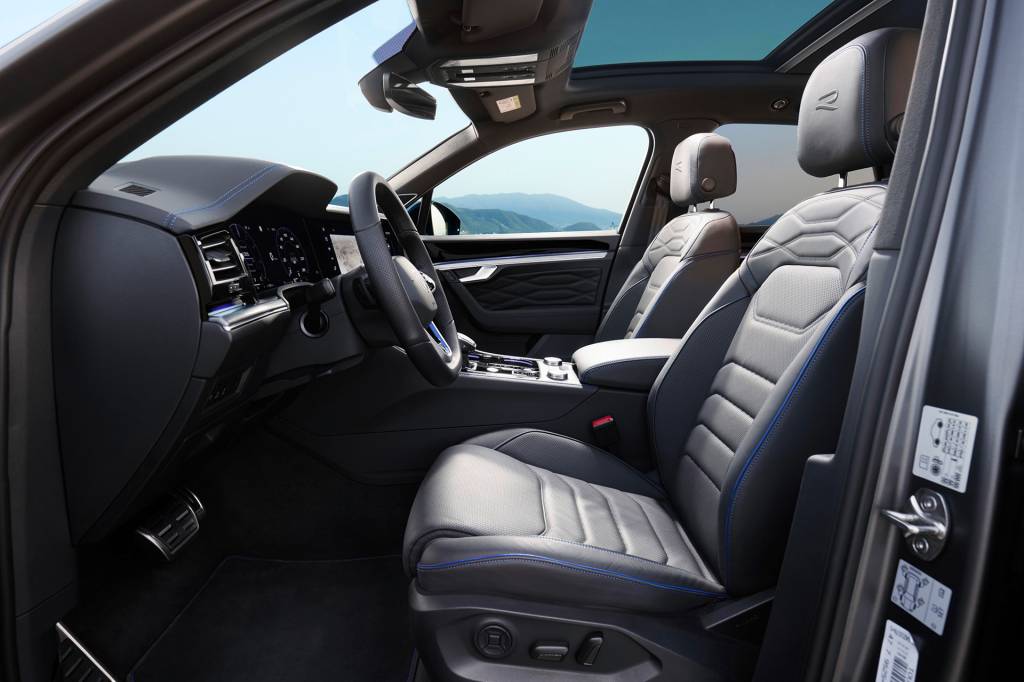 volkswagen_touareg_r_ehybrid_813 Interior teve nível de acabamento elevado