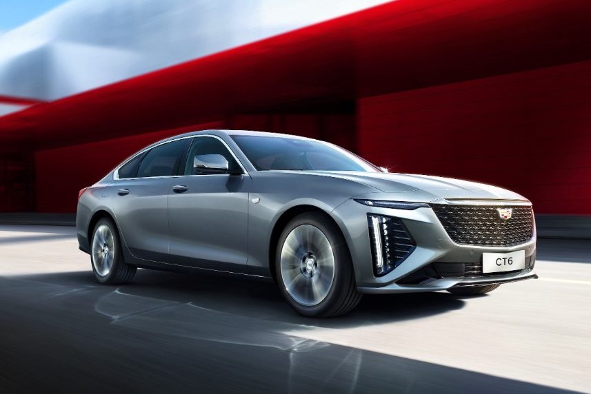 Cadillac CT6 ganha sobrevida na China com tela de 33” e resolução 9K