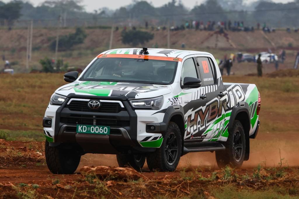 Toyota já testa a inédita Hilux híbrida, que mantém motor 2.8 turbodiesel