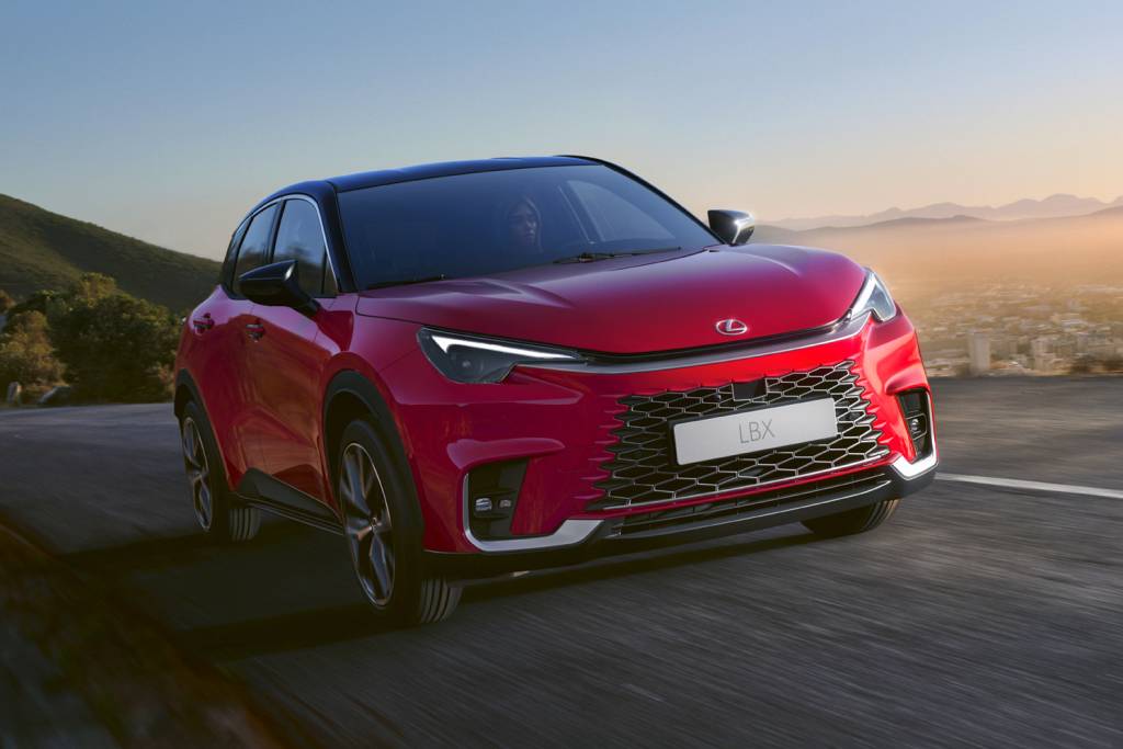 Lexus LBX é Toyota Yaris Cross em versão de luxo com painel de Mercedes