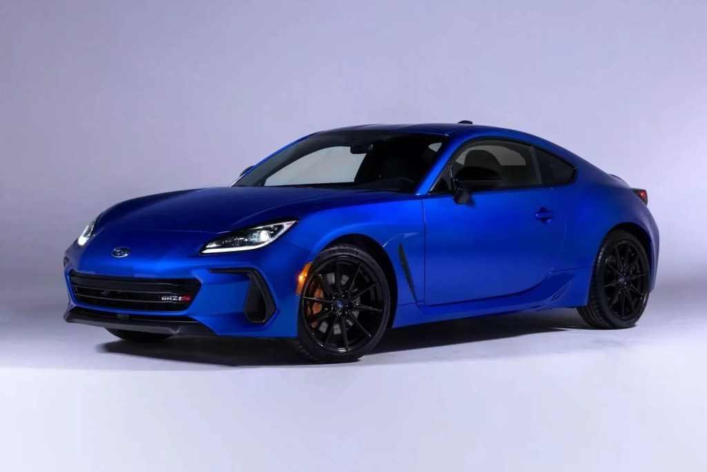 Subaru BRZ tS 2024 tem suspensão reforçada e amortecedores Hitachi